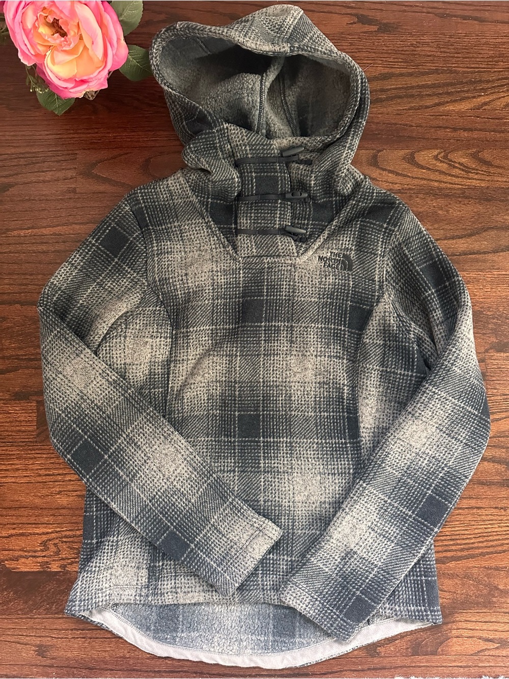 The North Face Crescent hooded pullover, size S